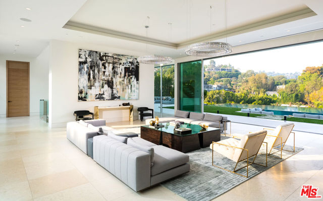 642 Perugia Way, Los Angeles CA: https://media.crmls.org/mediaz/55fda79d-463c-4931-a086-2cfebcc0ca96.jpg