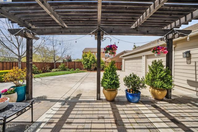 2193 Autinori Ct, Livermore CA: https://media.crmls.org/mediaz/55fdcde7-94bd-4708-8e43-9d6b7b1990d6.jpg