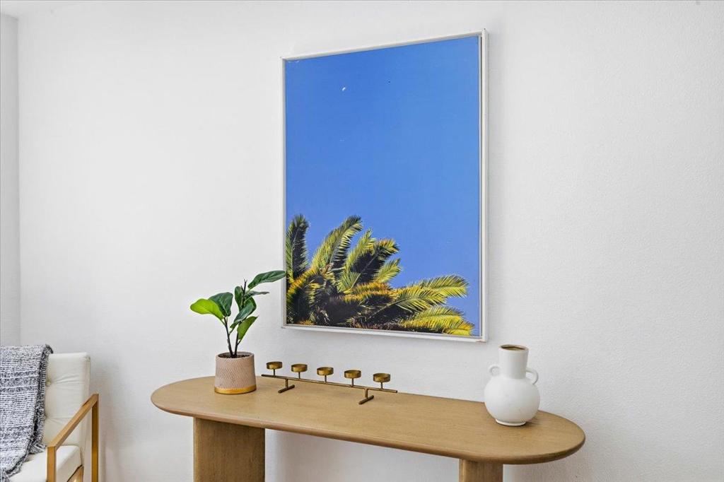 https://media.crmls.org/mediaz/55fec25c-1f6c-4e35-8010-256001188962.jpg?preset=X-Large