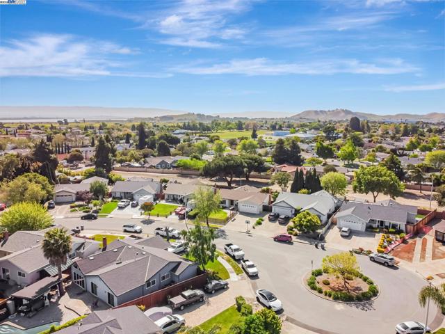 36339 Beech Pl, Newark CA: https://media.crmls.org/mediaz/55fed4dc-86fc-4c1e-8a8f-c0ada1cf2752.jpg