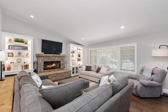 Detail Gallery Image 12 of 34 For 1525 Lyndhurst Ave, Camarillo,  CA 93010 - 4 Beds | 2/1 Baths