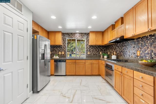 110 Mars Ct, Pittsburg CA: https://media.crmls.org/mediaz/55ff7fc0-3878-4c1c-96ba-c6737a7ec5ba.jpg