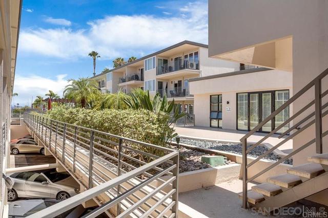 1021 Scott St, San Diego CA: https://media.crmls.org/mediaz/55ffc6a2-4e8d-4d33-857f-3ed6f80764c7.jpg