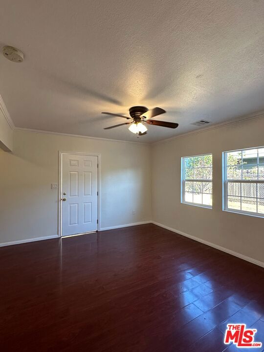 10429 Oro Vista Avenue, Sunland CA: https://media.crmls.org/mediaz/55ffda8a-e11c-40e7-8bbd-1dad7c5ebe3f.jpg