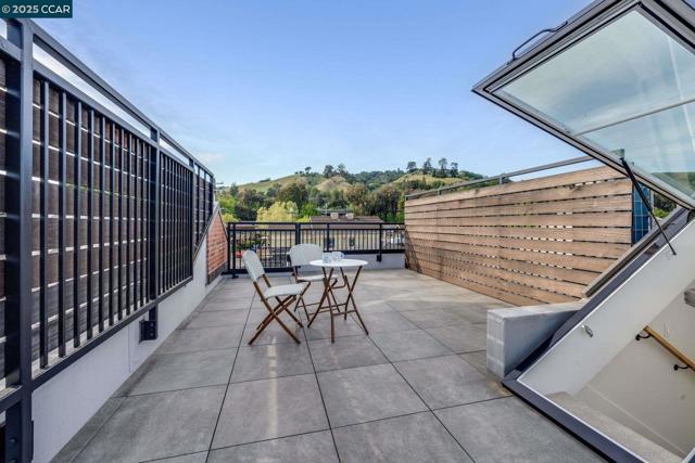 922 Brown Avenue, Lafayette CA: https://media.crmls.org/mediaz/56001788-c0e4-419d-bd42-99691bfbd33d.jpg