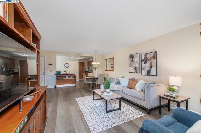 243 Rachael Pl, Pleasanton CA: https://media.crmls.org/mediaz/560049be-3d07-4169-872e-ba45c4721e13.jpg