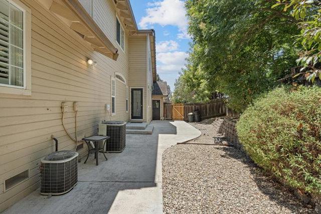 120 Tierra Del Sol, Hollister CA: https://media.crmls.org/mediaz/5600512b-987c-4bb8-aa0e-f4235efca7ed.jpg