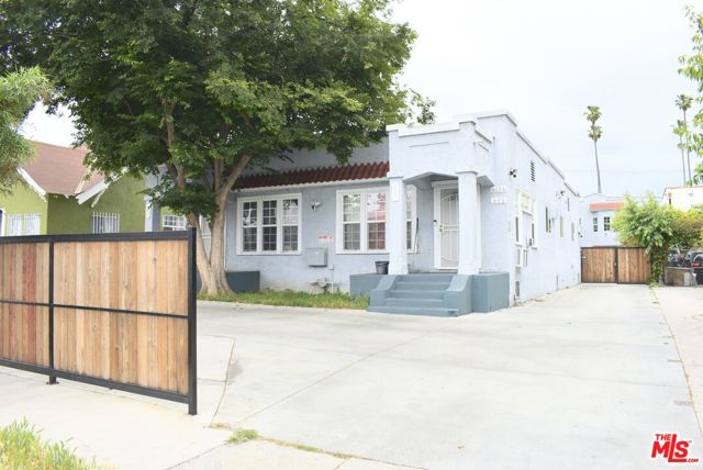 605 W 47th Street, Los Angeles CA: https://media.crmls.org/mediaz/56005bd1-dc07-48b2-8659-a467da14cbe5.jpg