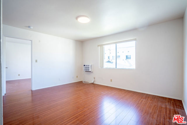 820 S St Andrews Place, Los Angeles CA: https://media.crmls.org/mediaz/56006c1f-74a7-450d-a8d7-429ba86328a7.jpg
