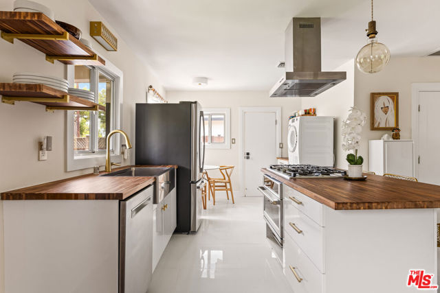 11202 Emelita Street, North Hollywood CA: https://media.crmls.org/mediaz/56008bbb-a861-429c-a55b-824a0d979648.jpg