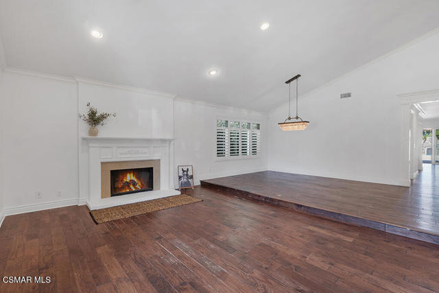 6344 Kerryhill Court, Agoura Hills CA: https://media.crmls.org/mediaz/5600947a-c572-4e11-9336-1e4631750902.jpg