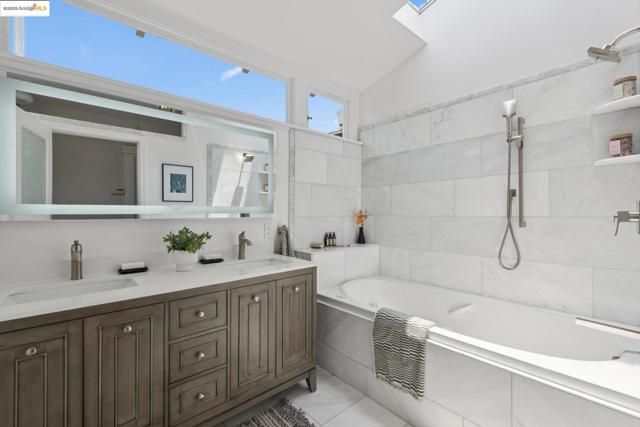 2181 Andrews St, Oakland CA: https://media.crmls.org/mediaz/5600cd08-f95a-4f0c-961f-4377536c1e5d.jpg