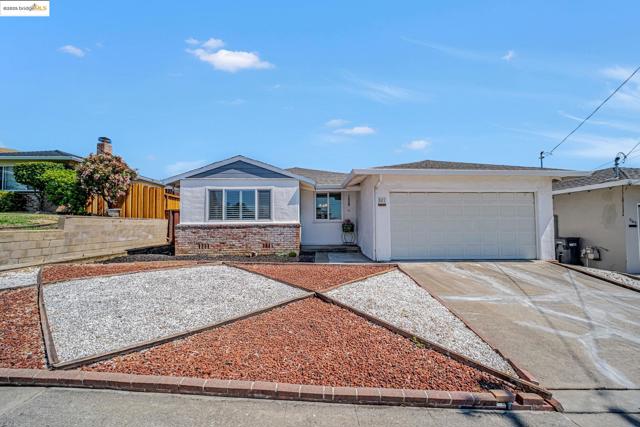 581 Fairway Street, Hayward CA: https://media.crmls.org/mediaz/5600f6e0-0658-42b6-b993-b33700c34fe5.jpg
