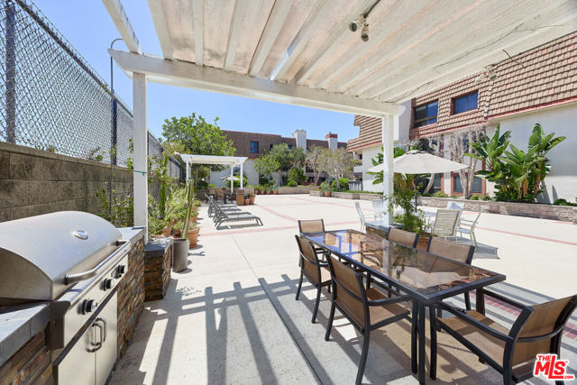 8828 Pershing Drive, Playa del Rey CA: https://media.crmls.org/mediaz/56014755-43e2-4966-b4b0-40b4b5fee52c.jpg