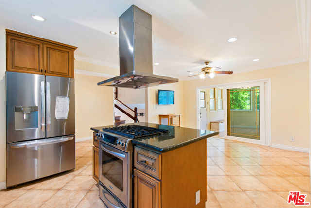 4236 Ensenada Drive, Woodland Hills CA: https://media.crmls.org/mediaz/560184dd-372e-44af-a07f-9654aa9bceda.jpg