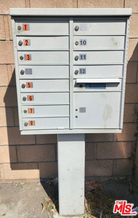 165 N Hamilton Avenue, Hemet CA: https://media.crmls.org/mediaz/560198ea-ecfb-4a01-b939-63598350c4ab.jpg