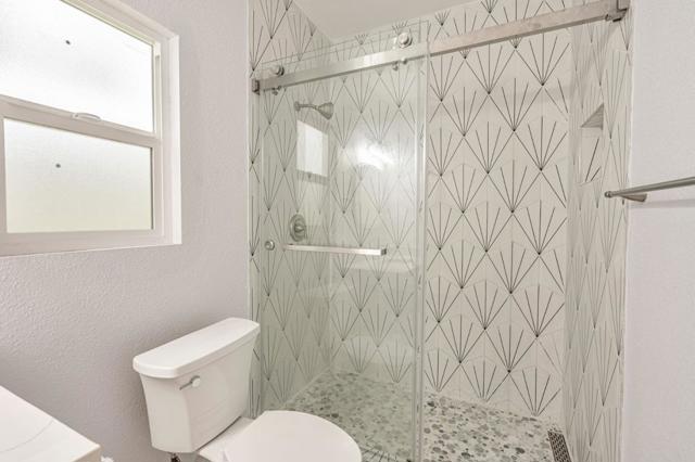 1081 65th Street, Emeryville CA: https://media.crmls.org/mediaz/5601c5e1-4b29-4196-a018-c4d65562d876.jpg