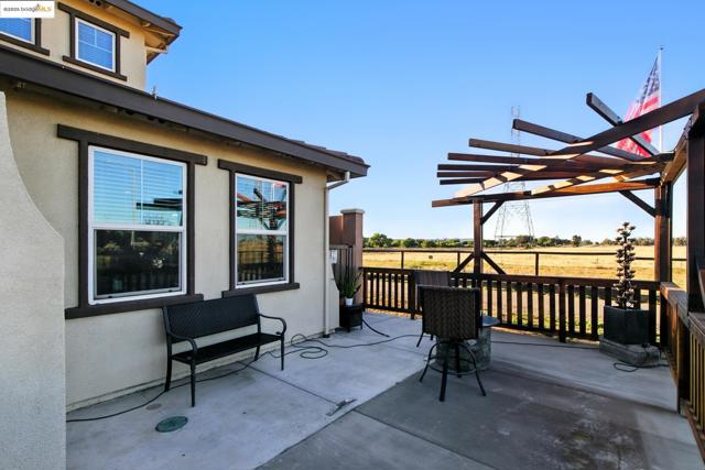536 Aster St, Vacaville CA: https://media.crmls.org/mediaz/5601c630-697a-453d-bca5-dd0560c625e4.jpg