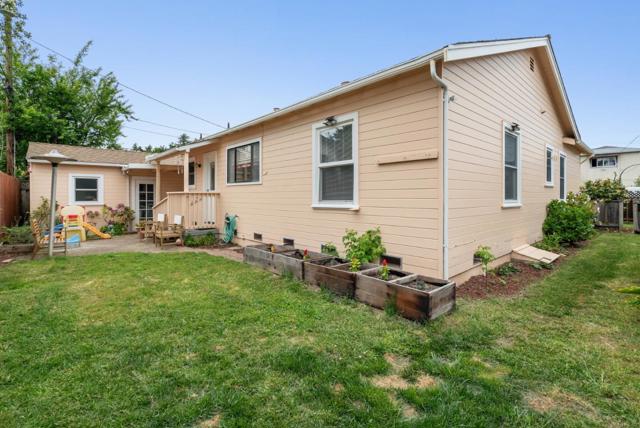 525 Laverne Avenue, Aptos CA: https://media.crmls.org/mediaz/56024196-2132-4f46-89af-652361cf1379.jpg