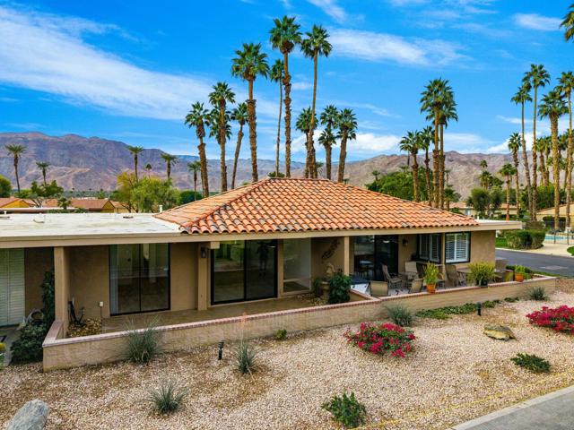 75 Sunrise Drive, Rancho Mirage CA: https://media.crmls.org/mediaz/560246fd-01b8-481a-8ff5-597ea84a8af5.jpg