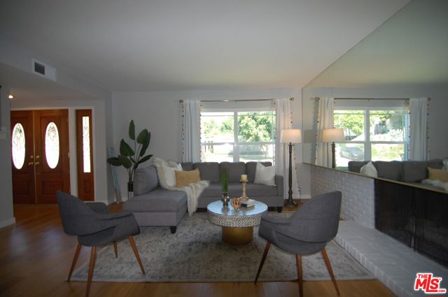 12158 Bambi Place, Granada Hills CA: https://media.crmls.org/mediaz/5602487f-e3c0-43a1-9b26-bff9cd05d33e.jpg