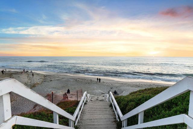 464 466 Westbourne, San Diego CA: https://media.crmls.org/mediaz/56026cce-bc9f-45ef-89e5-a7730e58eec4.jpg