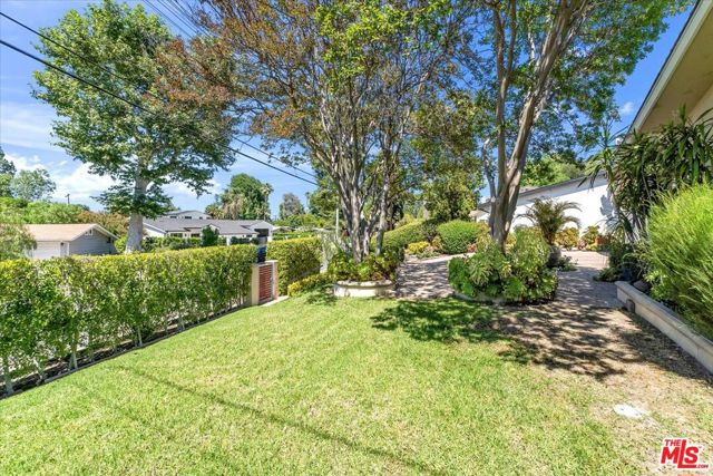 23264 Calvert Street, Woodland Hills CA: https://media.crmls.org/mediaz/5605b971-d9bd-4e87-9e5a-5c5b23090975.jpg