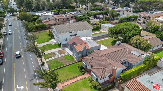 928 26th Street, Santa Monica CA: https://media.crmls.org/mediaz/5605d018-799e-4875-85b1-6ab3fe491902.jpg