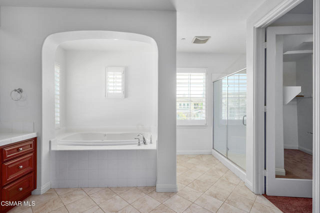 2079 Legacy Drive, Simi Valley CA: https://media.crmls.org/mediaz/5605f9d7-7b27-4895-b2b7-8c6fb1f25fac.jpg