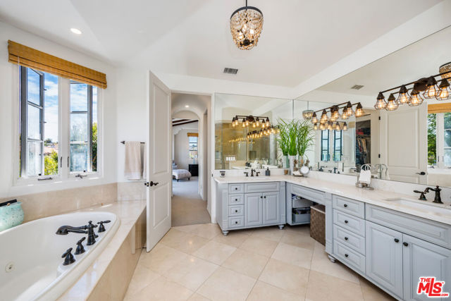 1028 9th Street, Manhattan Beach, California 90266, 5 Bedrooms Bedrooms, ,5 BathroomsBathrooms,Residential,Sold,9th,25532263