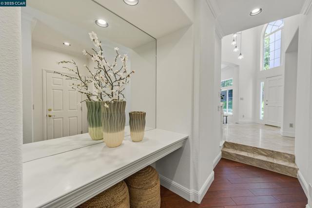 4253 Golden Oak Ct, Danville CA: https://media.crmls.org/mediaz/56063cbe-b391-4963-a330-c927d2e5ca6c.jpg