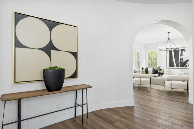 11649 Thistle Hill Pl, San Diego CA: https://media.crmls.org/mediaz/5606cf4e-96ff-4c9f-95aa-5ad21fe8596e.jpg
