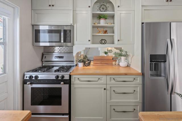 412 G Avenue, Coronado CA: https://media.crmls.org/mediaz/5606d2af-8d39-45c7-95bd-13e8c2308524.jpg