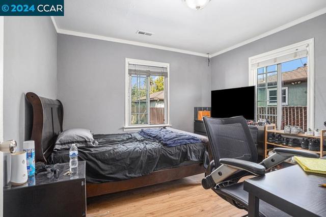 Image 18 of 37 For 637 43rd Street