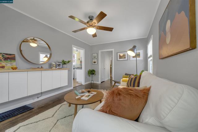 5430 Santa Cruz Ave, Richmond CA: https://media.crmls.org/mediaz/56072450-eda8-42ac-b197-57c8863ea7ab.jpg