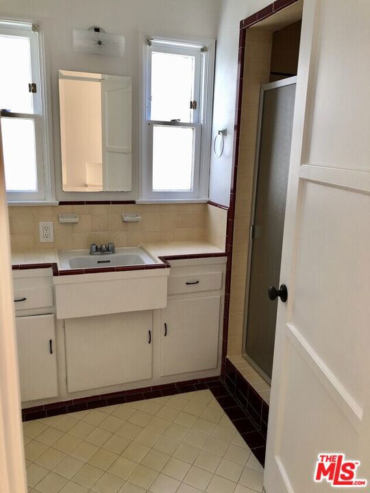1231 Devon Avenue, Los Angeles CA: https://media.crmls.org/mediaz/56075714-def0-44cc-a5a3-f67b5ef3fc96.jpg