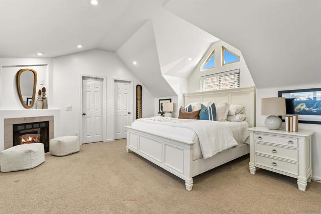 806 Redondo Ct, San Diego CA: https://media.crmls.org/mediaz/56076ac0-7ae2-4a04-b11d-27aa6aa5d161.jpg