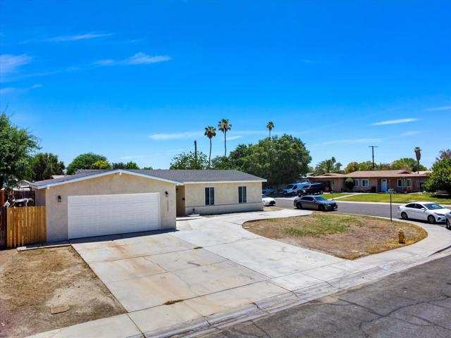 45530 Del Rey Avenue, Indio CA: https://media.crmls.org/mediaz/5607827b-8d17-4c66-a4ee-e671234f046f.jpg