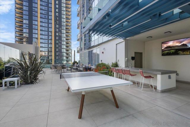 1388 Kettner Blvd, San Diego CA: https://media.crmls.org/mediaz/56080fc1-0b36-40fa-a214-a283b8be2c7b.jpg