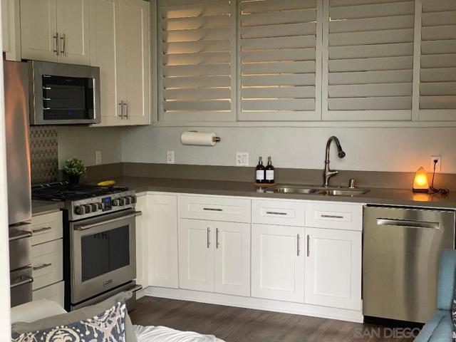 1465 C St, San Diego CA: https://media.crmls.org/mediaz/56082bd6-0b7c-4df8-b78e-b2036e1705db.jpg