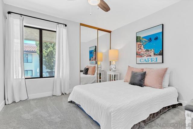 Image 20 of 42 For 17607 Pomerado Road  204