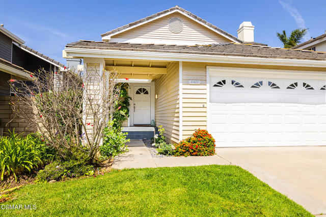 4427 Skyglen Court, Moorpark CA: https://media.crmls.org/mediaz/5608cb72-1f62-4d71-bf59-17f9ce32dbef.jpg