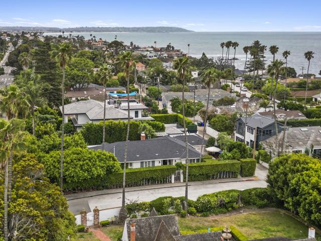 315 Mira Monte, La Jolla CA: https://media.crmls.org/mediaz/56096941-1d19-48ff-aa71-0f795f643817.jpg