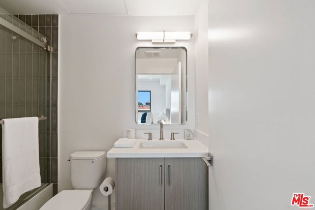 3809 S Verona Court, Los Angeles CA: https://media.crmls.org/mediaz/560980ea-12da-45b1-b5ad-211305bef5c7.jpg