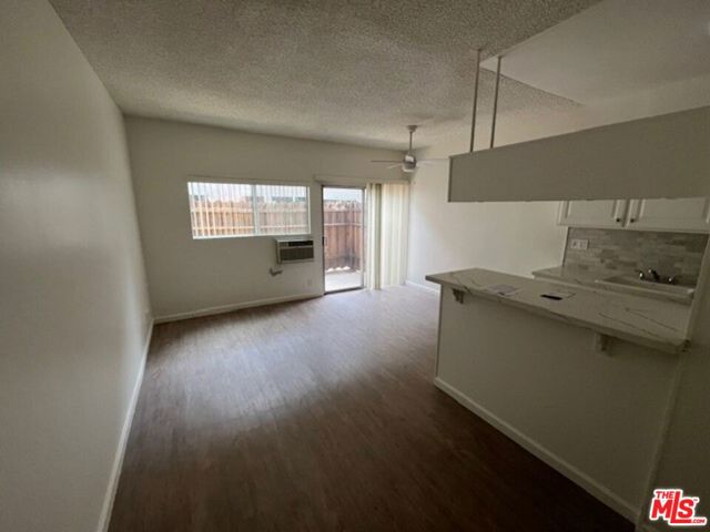 8615 Balboa Boulevard, Northridge CA: https://media.crmls.org/mediaz/56098fe0-f8cb-4399-a161-cfb30fcb6796.jpg