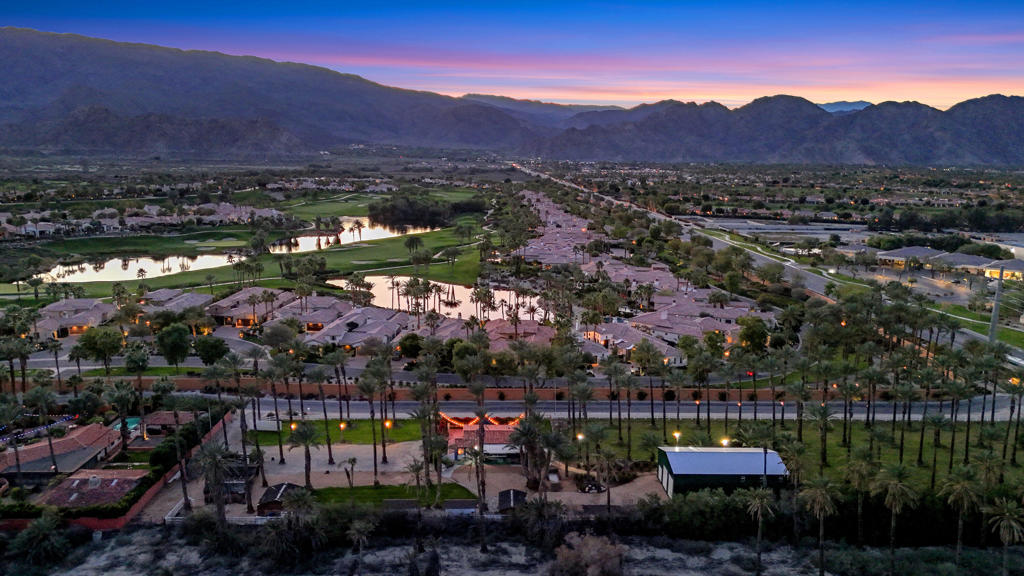https://media.crmls.org/mediaz/5609fa84-a839-46cc-909a-a1e1fafdad99.jpg?preset=X-Large