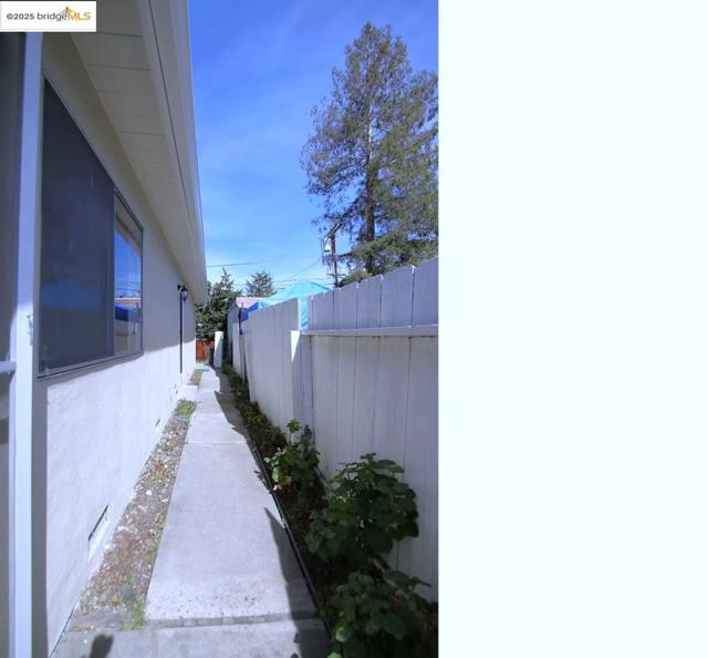 Image 16 of 18 For 3271 Alma St