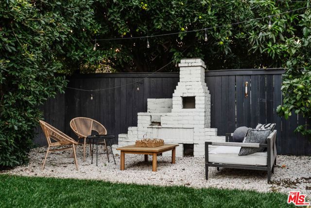 4128 Baywood Street, Los Angeles CA: https://media.crmls.org/mediaz/560bef5e-9cb7-4eae-b42b-bb7cc49e0434.jpg