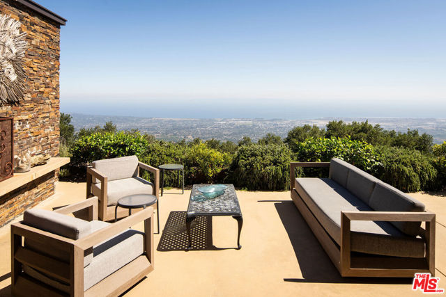 5651 W Camino Cielo, Santa Barbara CA: https://media.crmls.org/mediaz/560c1fae-6365-45d2-b247-6ce385f1f728.jpg
