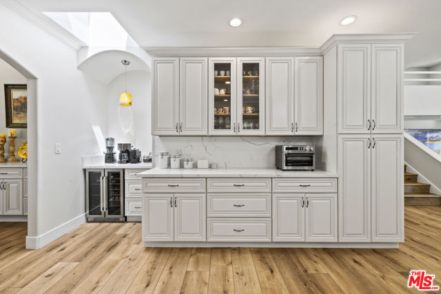 8944 Enfield Avenue, Sherwood Forest CA: https://media.crmls.org/mediaz/560c7085-a42b-4b33-8a25-df3d8bcde69f.jpg